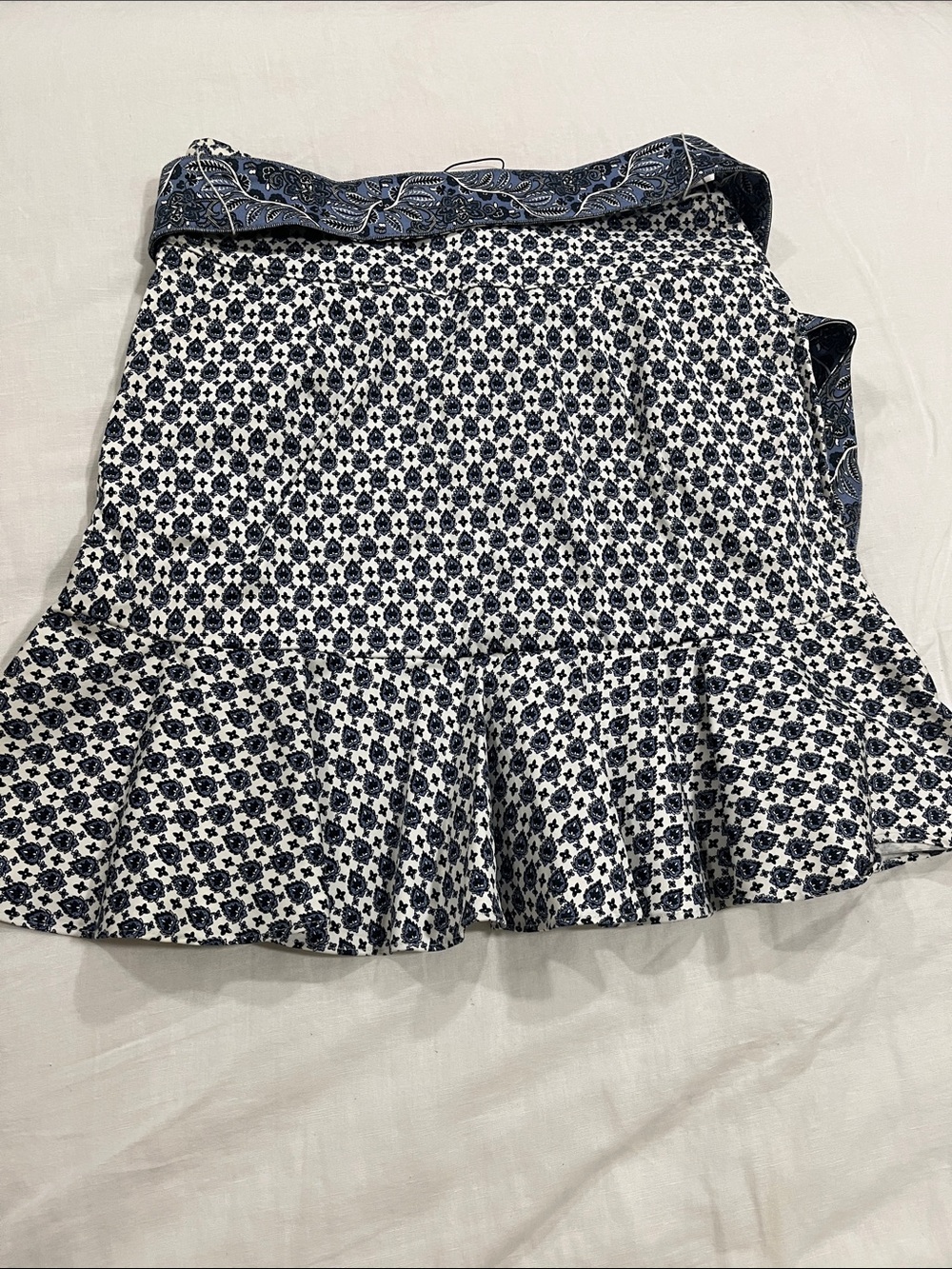 Veronica Beard Navy and White Printed Mini Skirt with Tie Waist - Picture 4 of 7